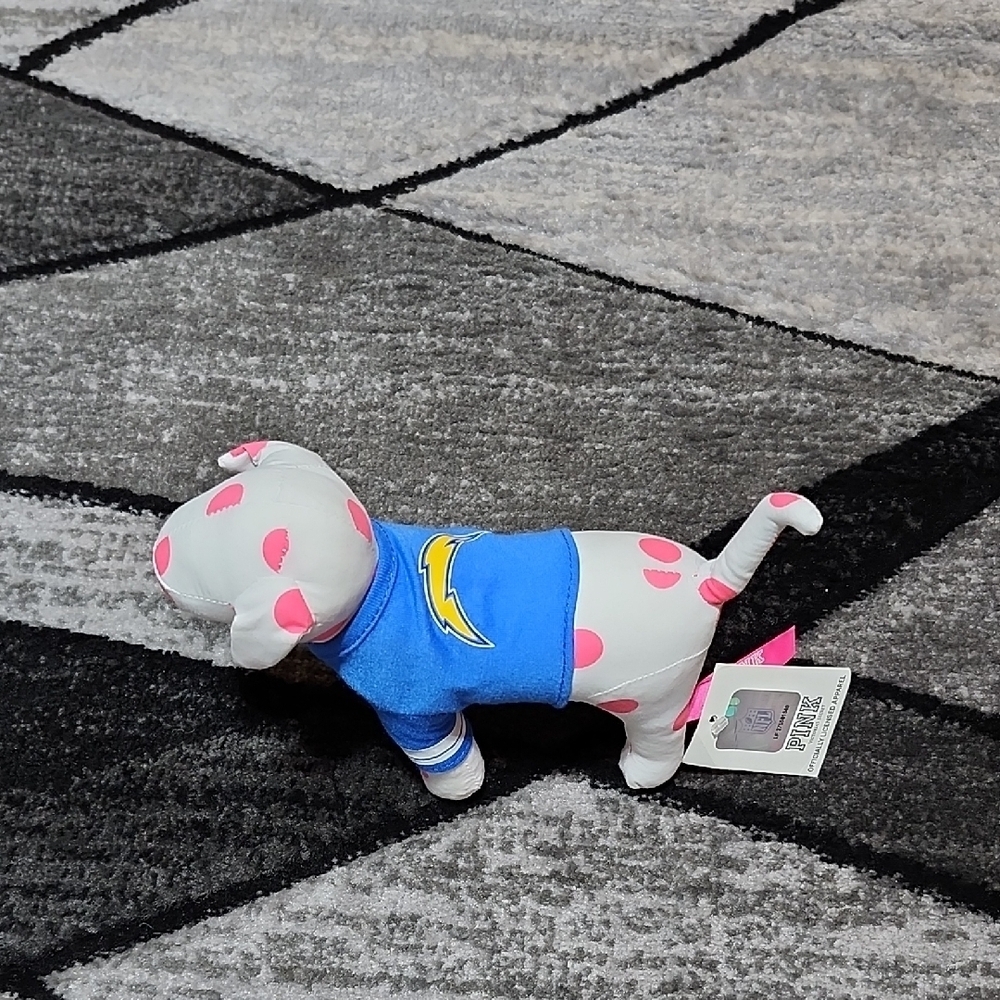 VS PINK RARE LOS ANGELES CHARGERS 1ST EDITION NFL JERSEY PLUSH COLLECTIBLE DOG